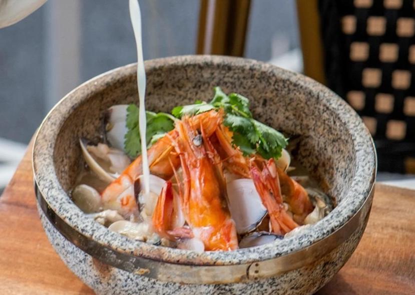 Poached Seafood Crispy Rice with Seafood Stock Pao Fan海鲜贵妃泡饭